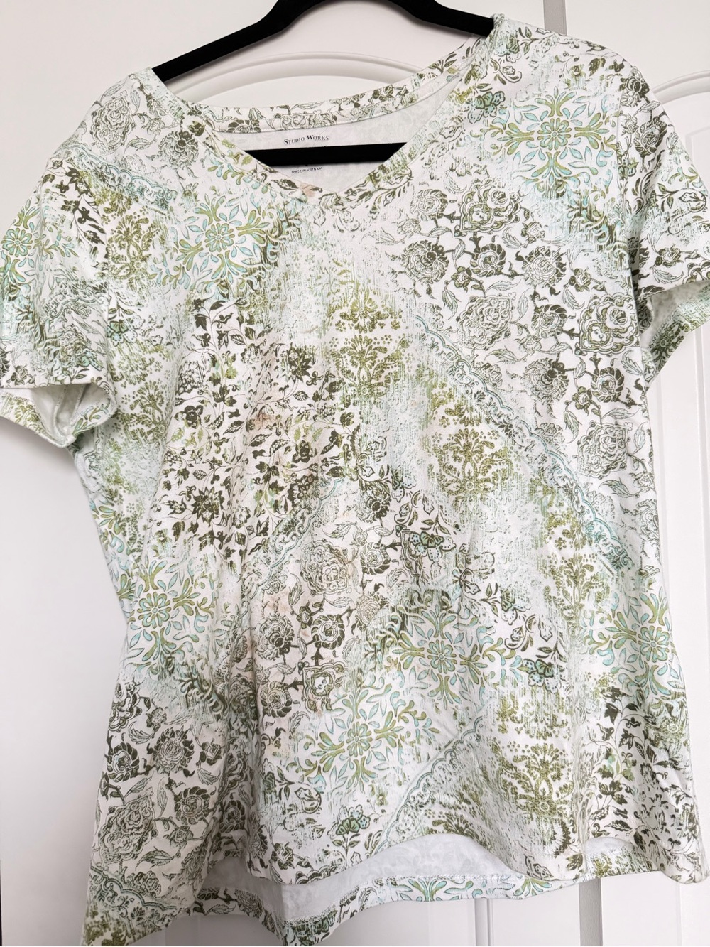 Studio Works White Floral & Light Green Short Sleeve Tee